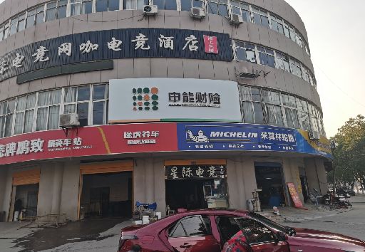 甘孜发光字招牌安装流程。